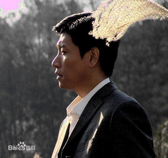 张鹰醉红尘生活照