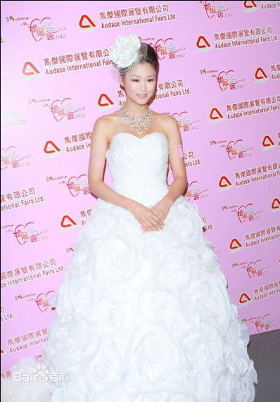岑丽香(Eliza Sam)活动照性感图片图集