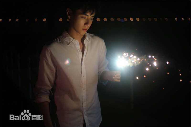 胡一天夜拍性感图片图集