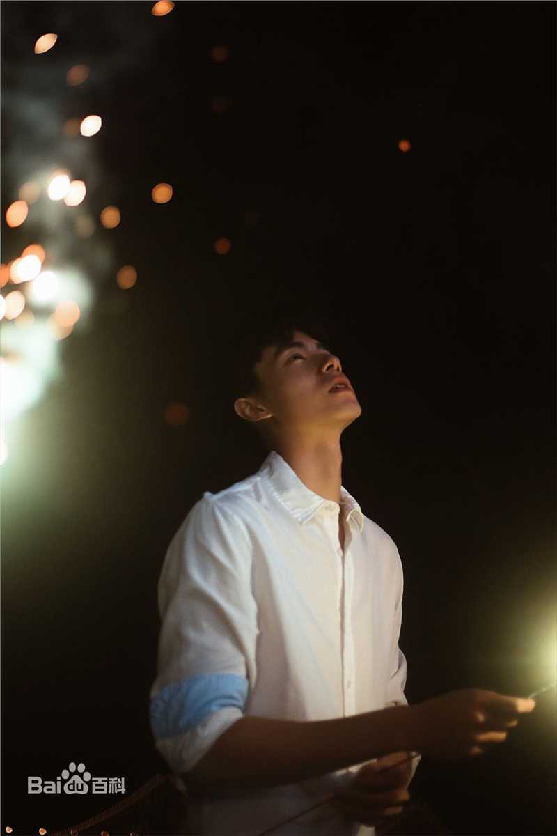 胡一天夜拍性感图片图集