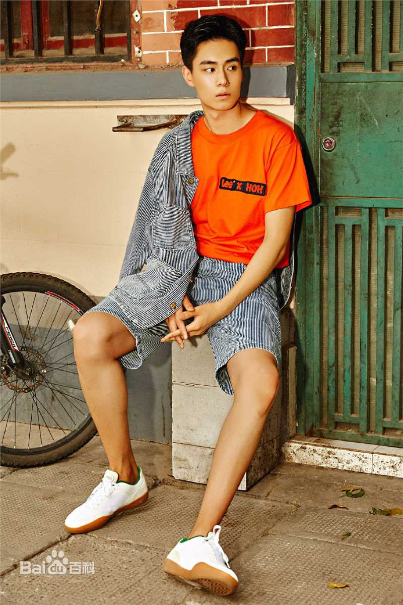 胡一天街拍前后照片