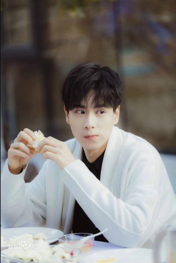 胡一天照片图册