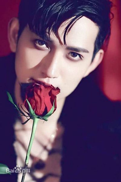 高清马可(Kyle)在《伊周FEMINA》中的图册