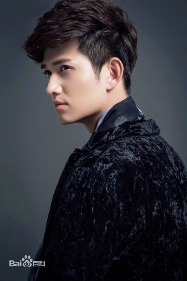 最新马可(Kyle)在《嘉人美妆》中的图集