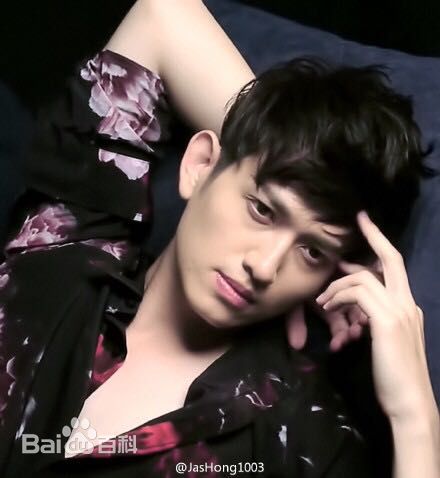 马可(Kyle)在《时尚芭莎》中的