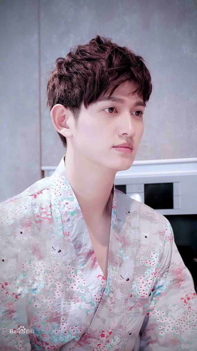 马可(Kyle)在《时尚芭莎》中的