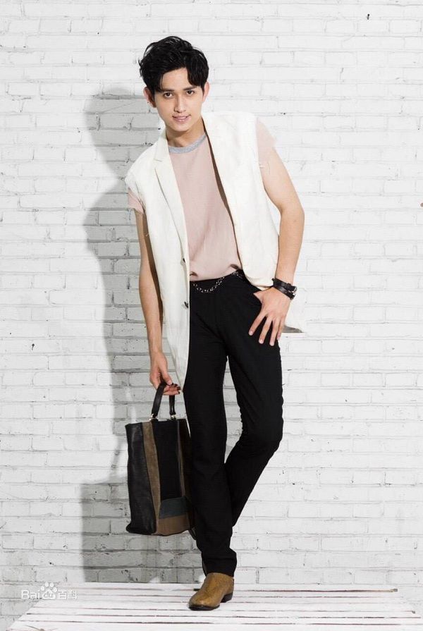 最新马可(Kyle)在《一日一look》中的图集