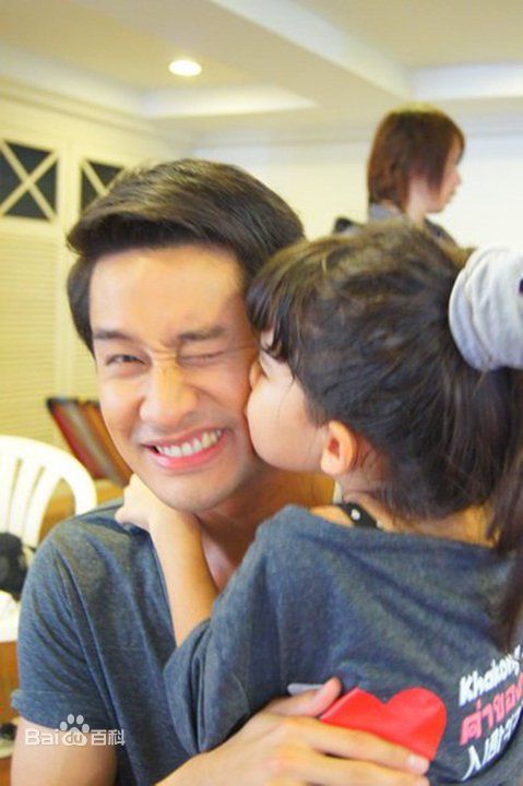 纳瓦·君拉纳拉(Nawat Kulrattanarak)精选剧照