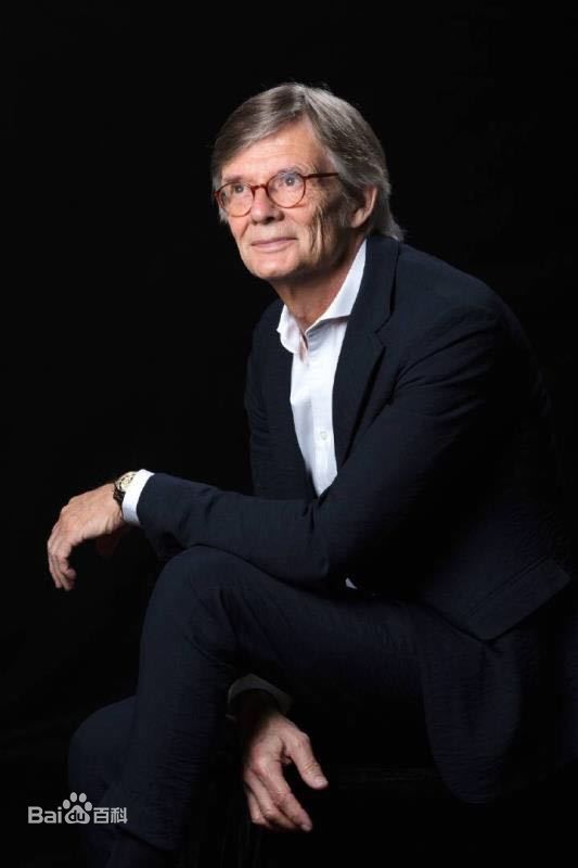 比利·奥古斯特(Bille August)导演性感图片图集