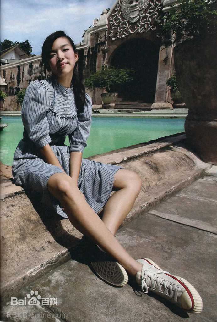 卢瑞恩(Rui En)最新瑞恩（芮恩）杂志照壁纸