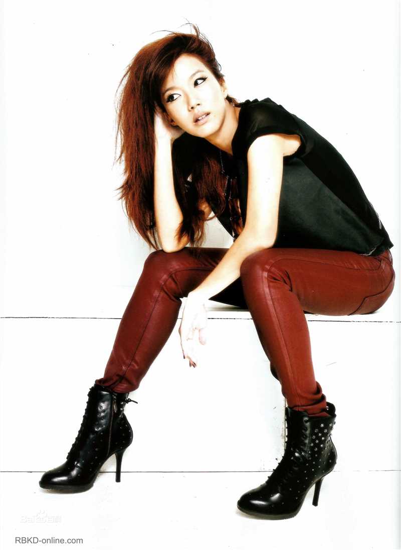 卢瑞恩(Rui En)最新瑞恩（芮恩）杂志照壁纸