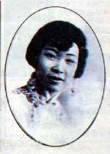 最新谭兰卿性感图片