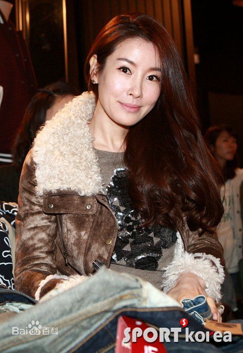 最新李泰兰()壁纸