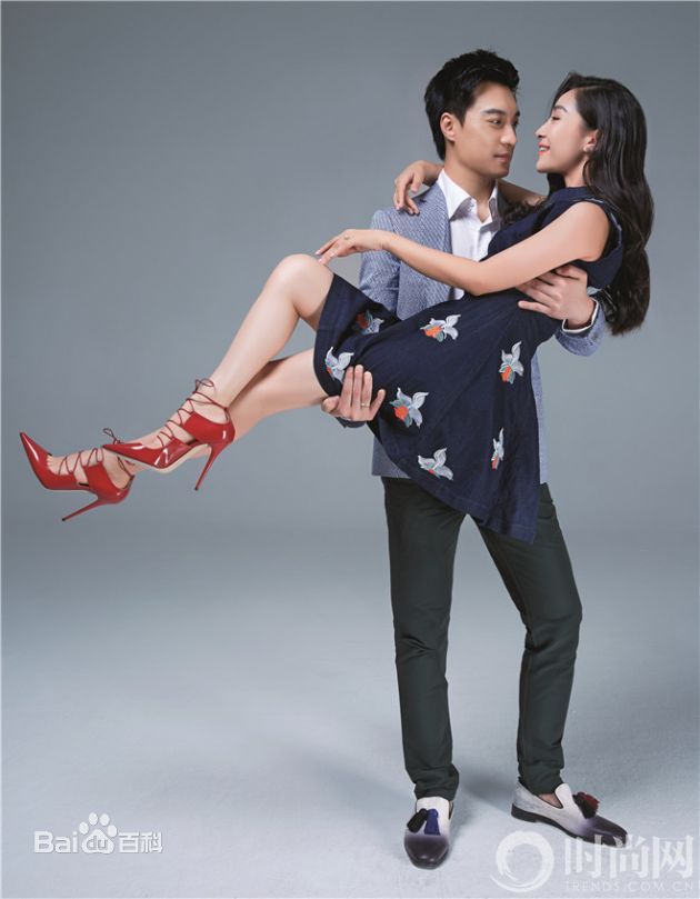 何建泽陶昕然婚礼热吻照前后照片