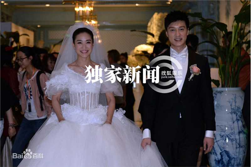 何建泽陶昕然婚礼热吻照前后照片