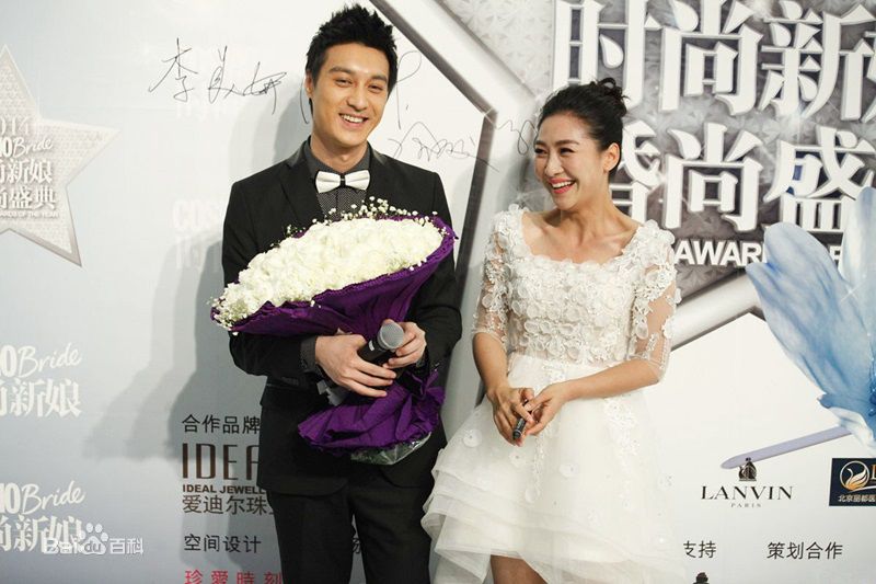 何建泽红毯求婚照前后照片