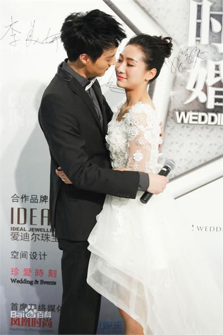 何建泽红毯求婚照前后照片