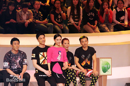 最新何建泽在综艺真人秀《为她而战》照片中的壁纸