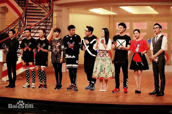 最新何建泽在综艺真人秀《为她而战》照片中的壁纸