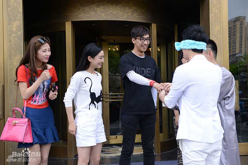 高清何建泽在《明星美食地图》照片中的图集