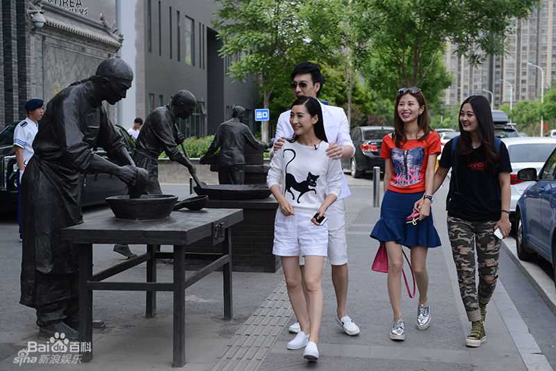 高清何建泽在《明星美食地图》照片中的图集