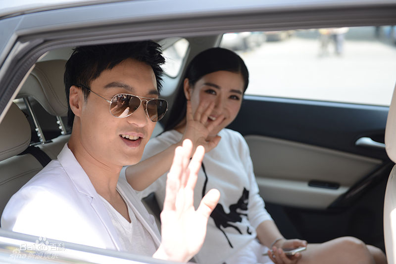 高清何建泽在《明星美食地图》照片中的图集