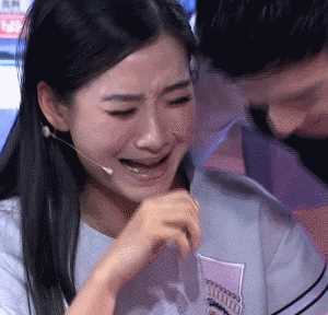 何建泽在《男左女右》明星脱口秀节目现场中的