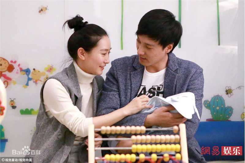 何建泽带女儿小何陶打疫苗前后照片