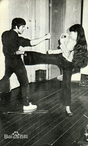 森森(Sylvia Lai)李小龙指点截拳道图片图集