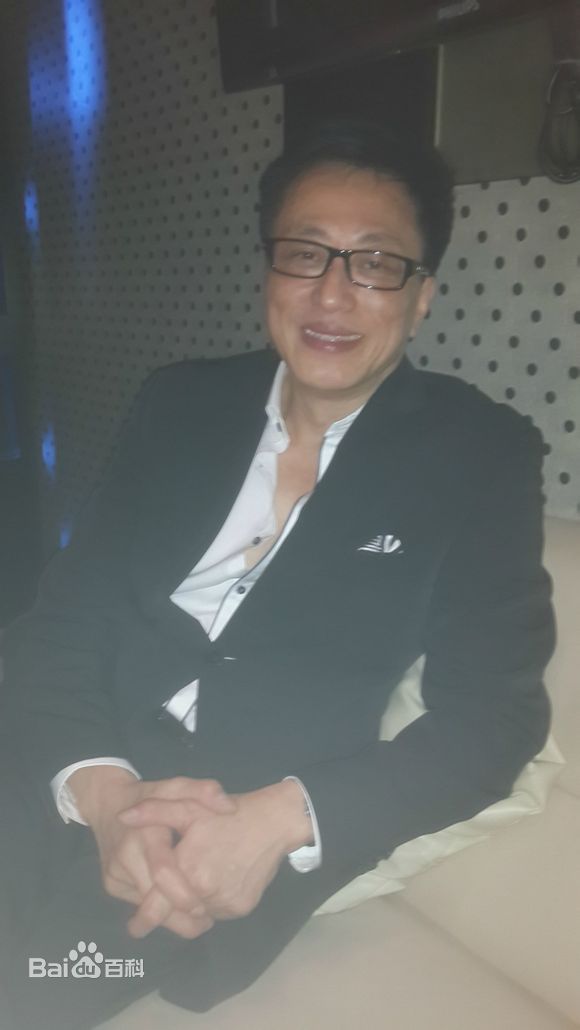 刘纬民(Ricky Lau)近照（2013）前后照片