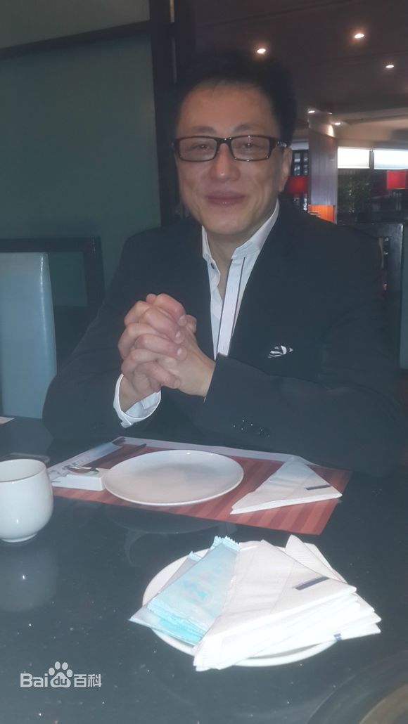 刘纬民(Ricky Lau)近照（2013）前后照片