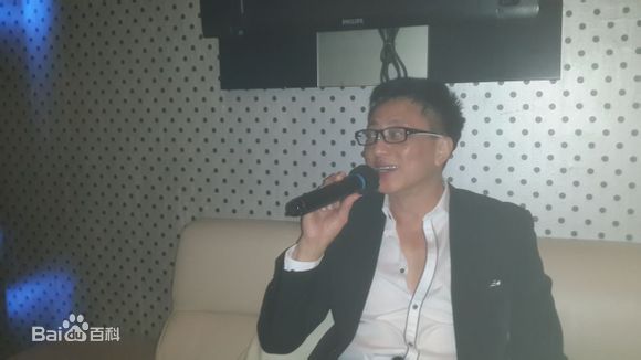 刘纬民(Ricky Lau)近照（2013）前后照片