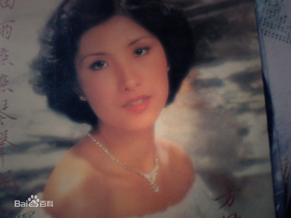 方伊琪(Cecilia FONG Yee Kei)唱片图集素颜照相册