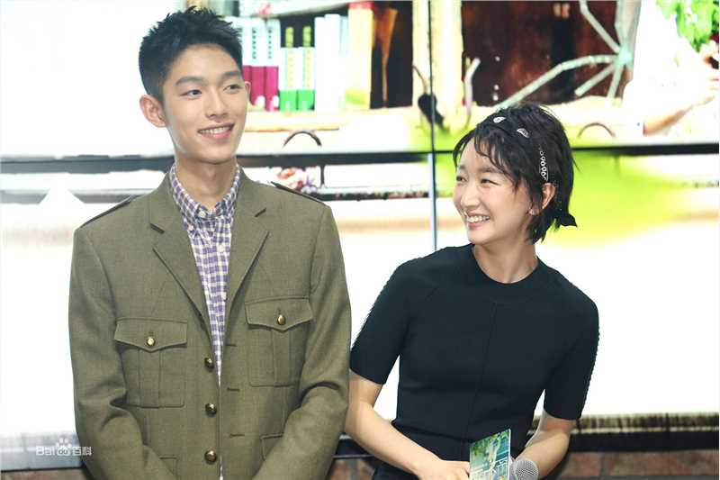 王锵阳台上发布会素颜照相册