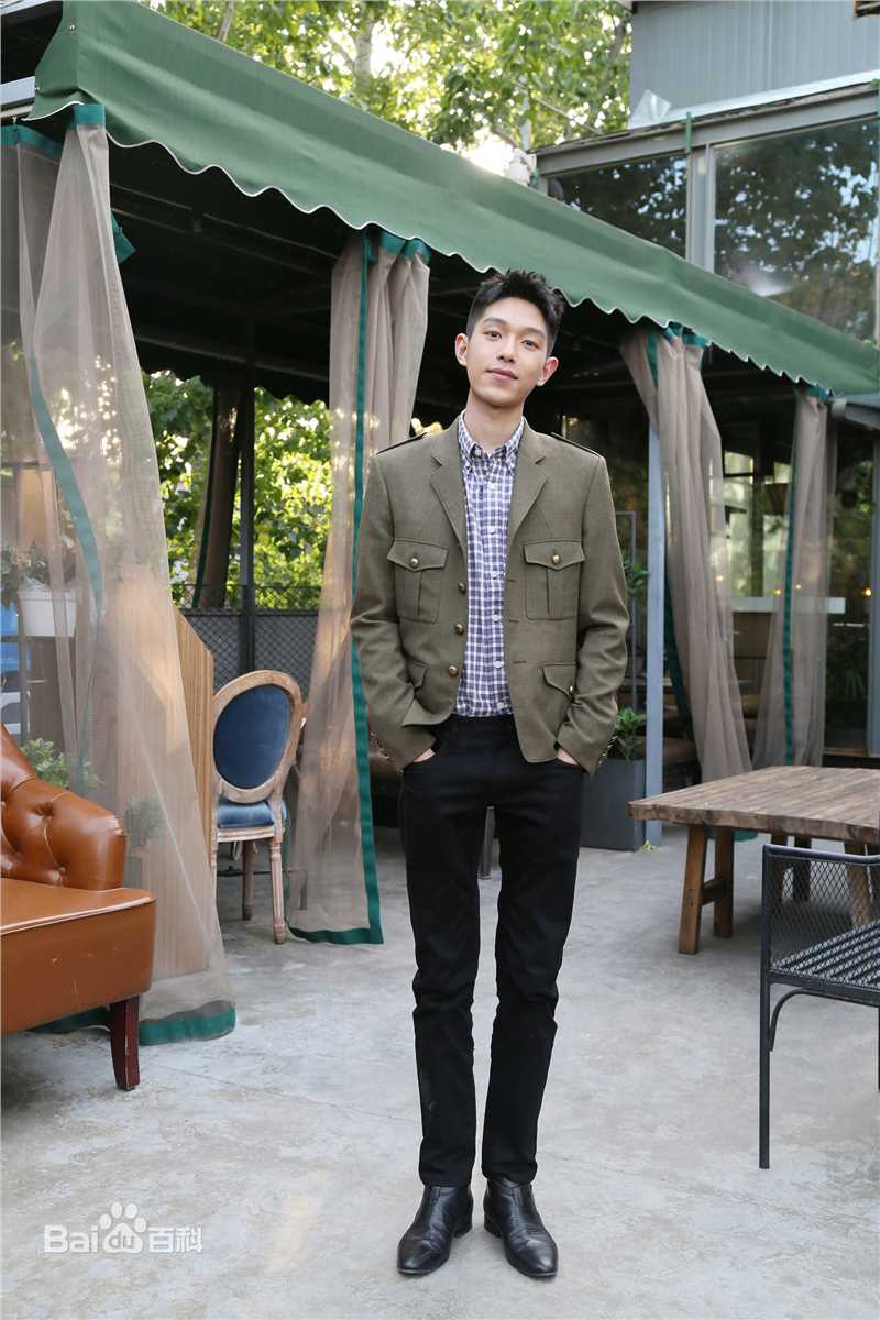 王锵阳台上发布会素颜照相册