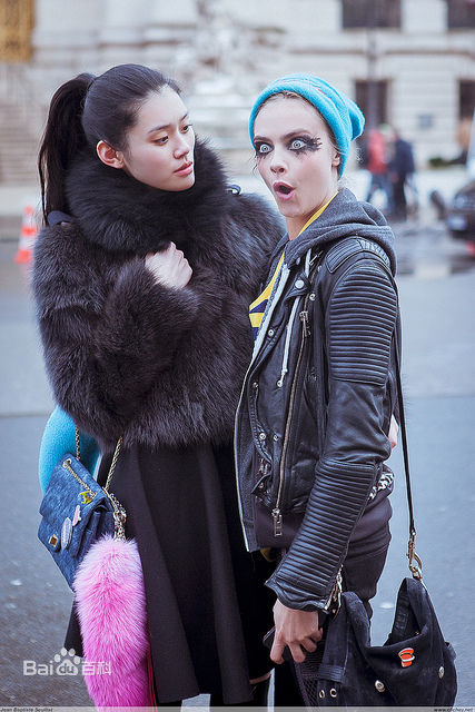 奚梦瑶(Ming Xi)街拍、T台照素颜照壁纸