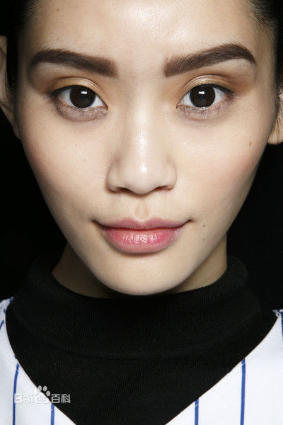 奚梦瑶(Ming Xi)街拍、T台照素颜照壁纸