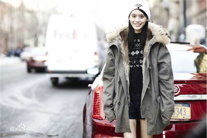 奚梦瑶(Ming Xi)街拍、T台照素颜照壁纸