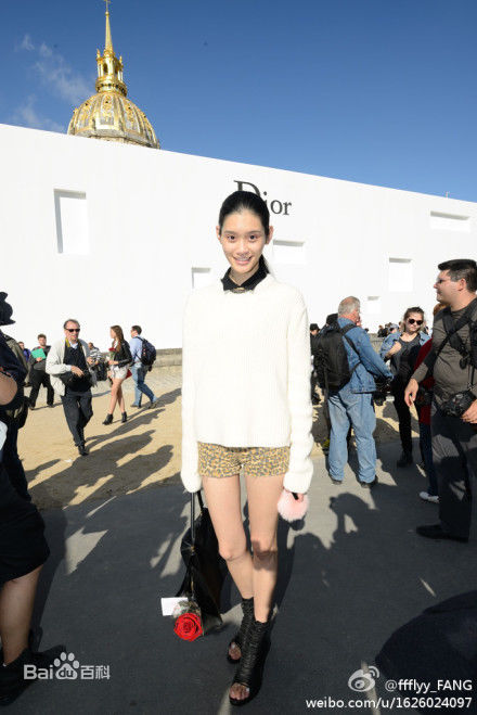 奚梦瑶(Ming Xi)街拍、T台照素颜照壁纸