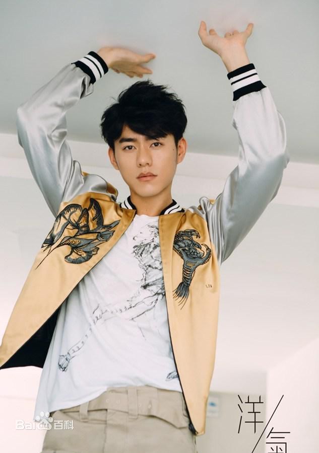 李程彬时尚街拍图册