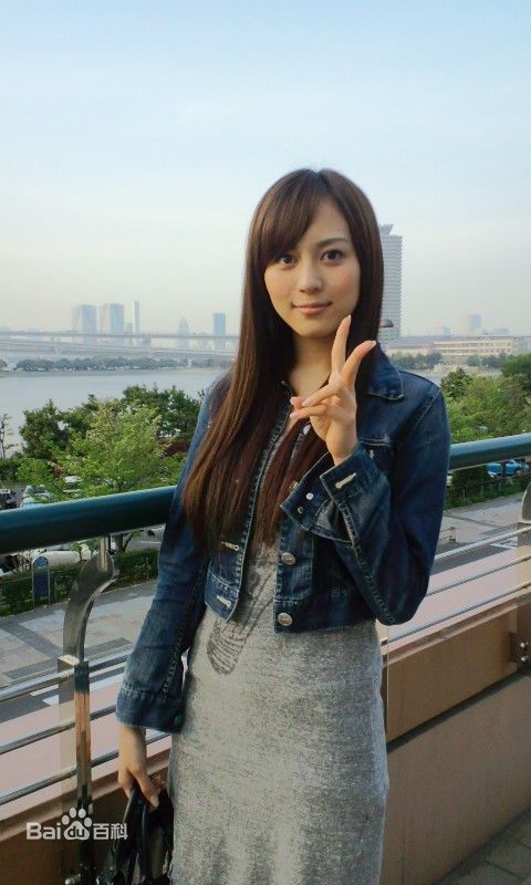 比嘉爱未(ひが まなみ/Higa Manami)生活中的性感图片图集