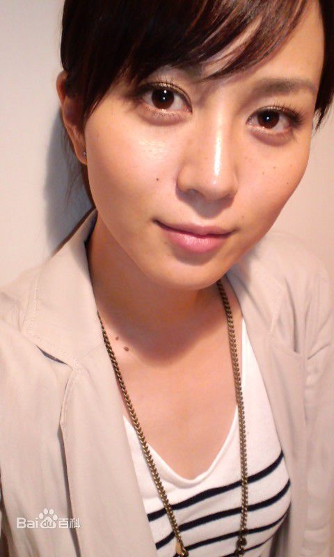 比嘉爱未(ひが まなみ/Higa Manami)生活中的性感图片图集