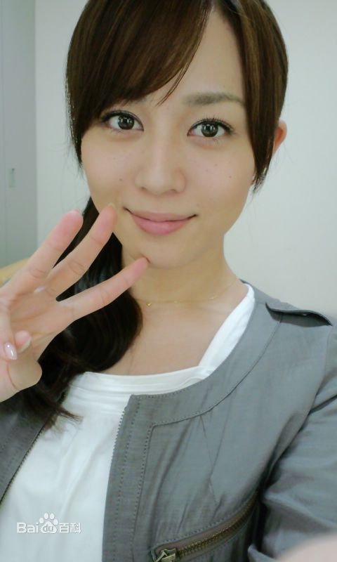 比嘉爱未(ひが まなみ/Higa Manami)生活中的性感图片图集