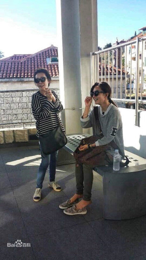 金喜爱(，Kim Hee Ae)花样姐姐素颜照壁纸