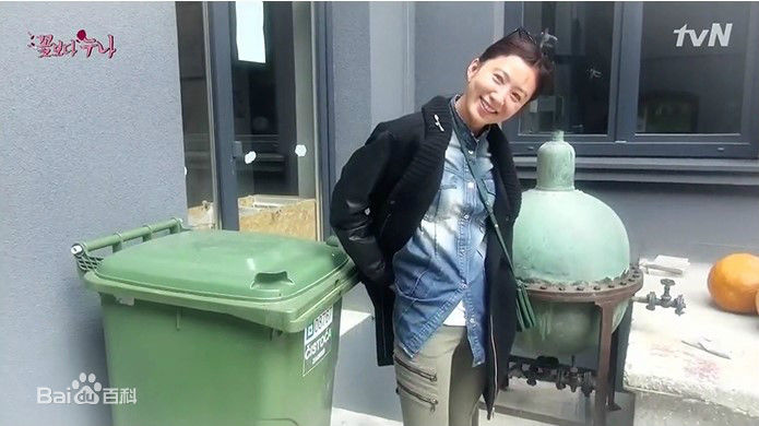 金喜爱(，Kim Hee Ae)花样姐姐素颜照壁纸