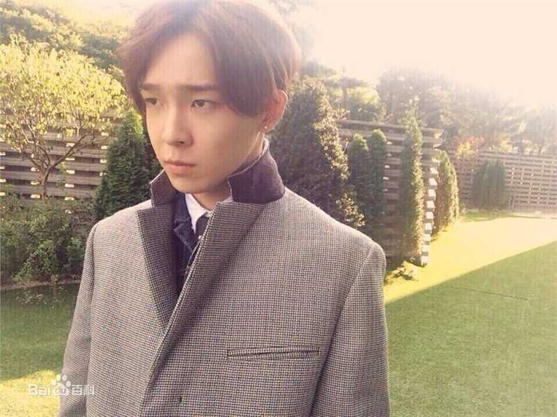 南太铉(/Nam TaeHyun)高清杂志图图集