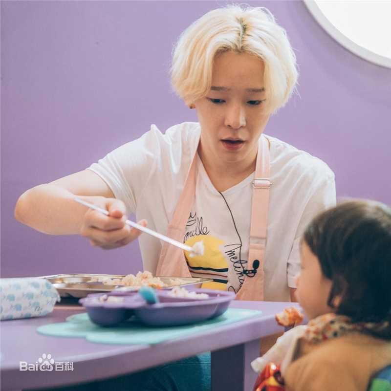 南太铉(/Nam TaeHyun)半月朋友素颜照相册