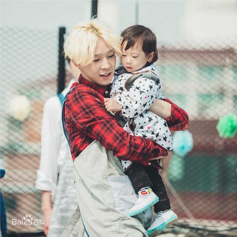 南太铉(/Nam TaeHyun)半月朋友素颜照相册