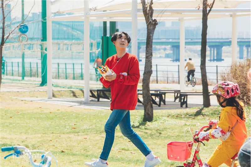 南太铉(/Nam TaeHyun)半月朋友素颜照相册