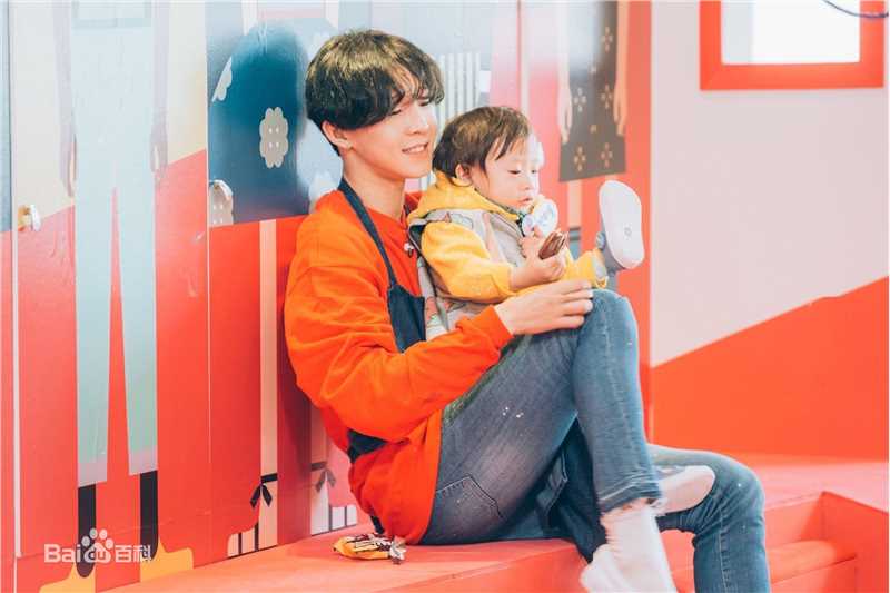 南太铉(/Nam TaeHyun)半月朋友素颜照相册